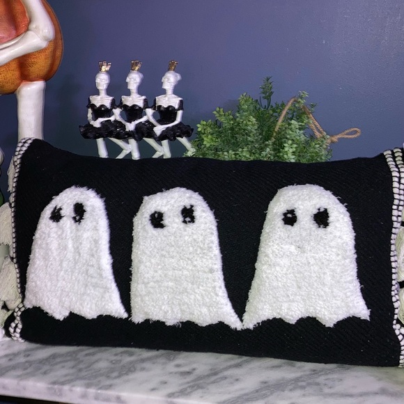 Halloween ghost pillow - Picture 5 of 5